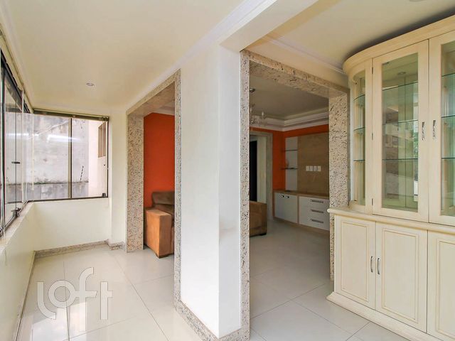 Apartamento com 75m², 2 dormitórios, 1 suíte, 1 vaga, Petrópolis em Porto Alegre