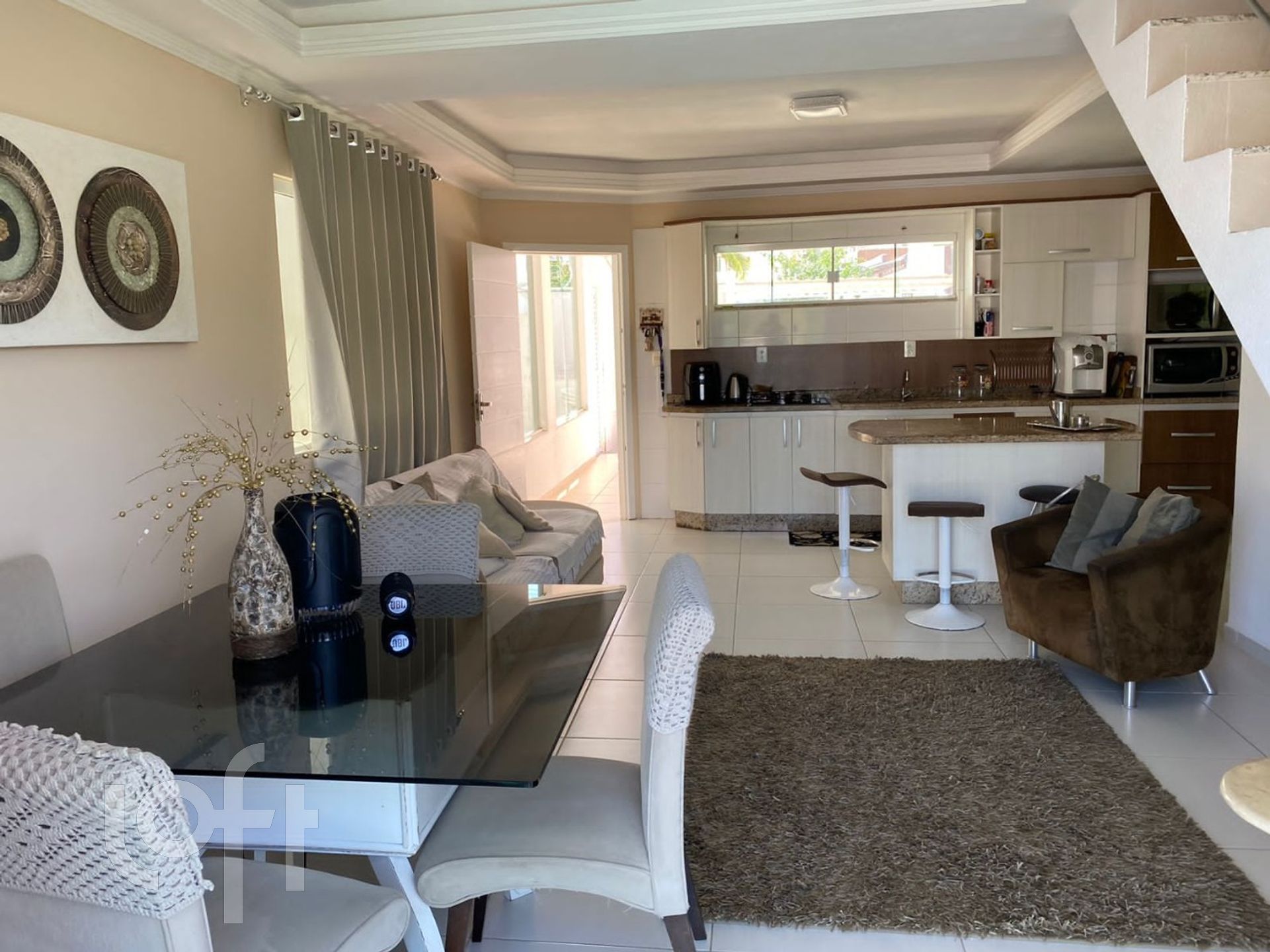 Casa Residencial com 240m², 3 quartos, 1 suíte, 2 garagens, no bairro Ariribá em Balneário Camboriú