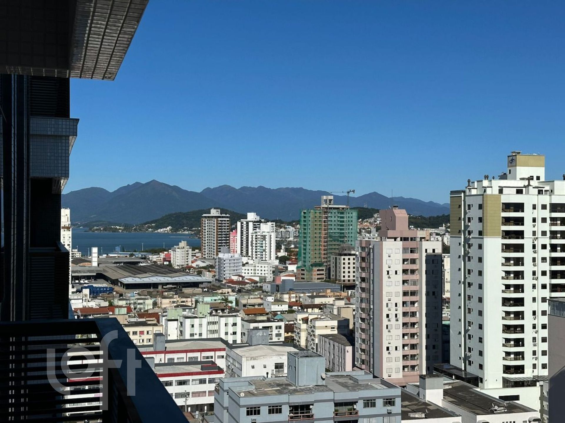 Apartamento à venda em Kobrasol com 90 m², 2 quartos, 1 suíte, 1 vaga