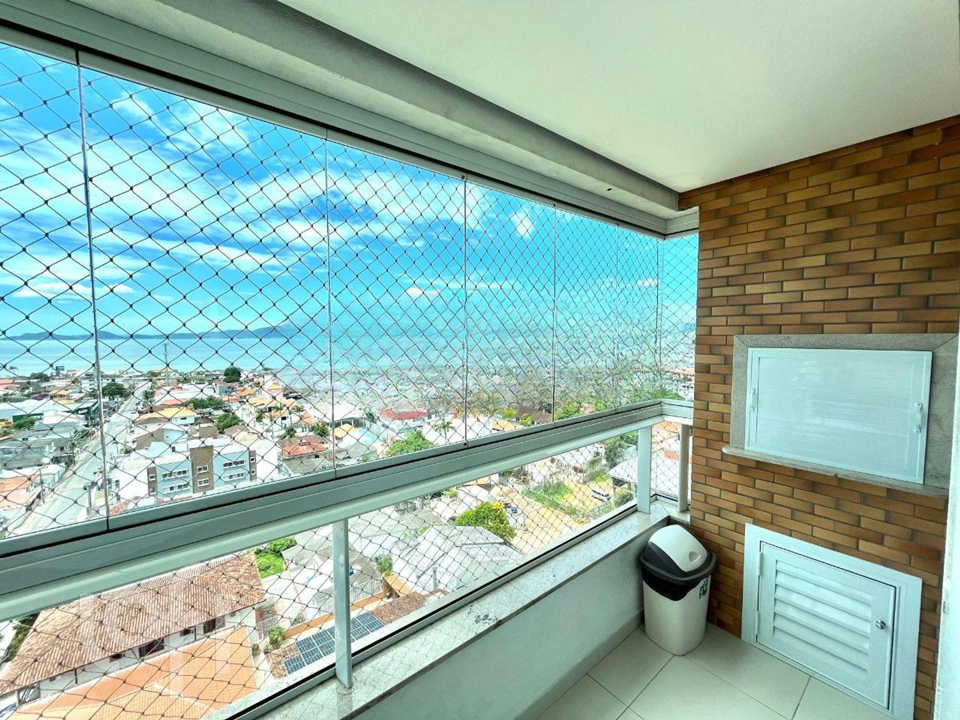 Apartamentos com 89m², 3 quartos, 1 suíte, 2 garagens, no bairro Ipiranga em São José