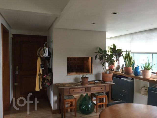 Apartamento com 97m², 2 dormitórios, 1 suíte, 2 vagas, Rio Branco em Porto Alegre