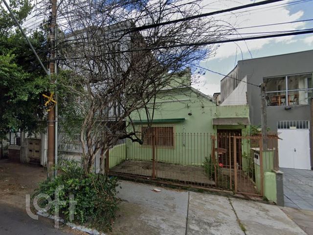 Casa com 110m², 3 dormitórios, 2 vagas, Rio Branco em Porto Alegre