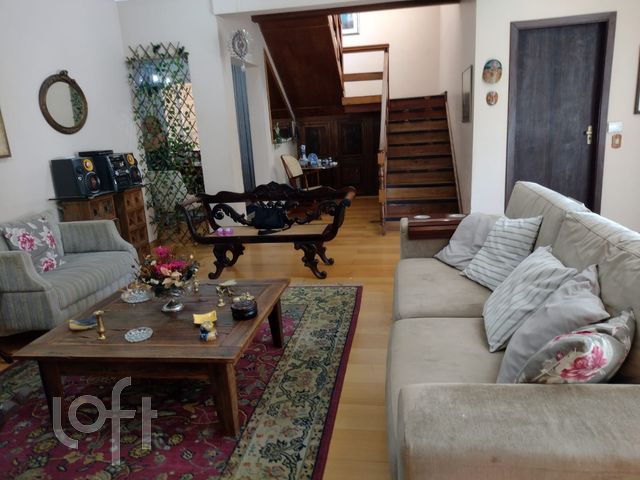 Casa com 372m², 5 dormitórios, 3 suítes, 3 vagas, Santana em Porto Alegre