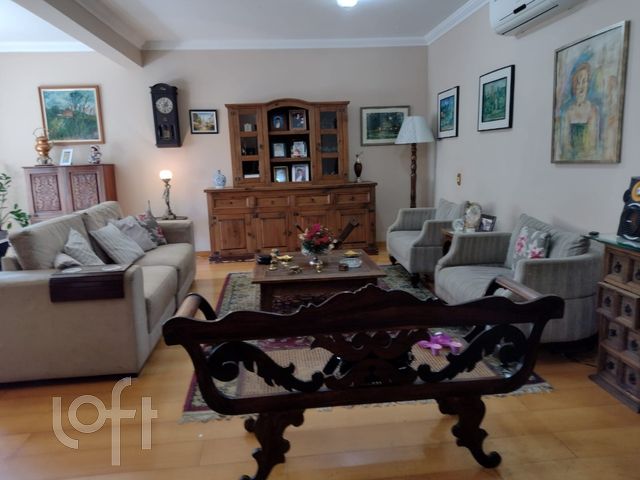 Casa com 372m², 5 dormitórios, 3 suítes, 3 vagas, Santana em Porto Alegre