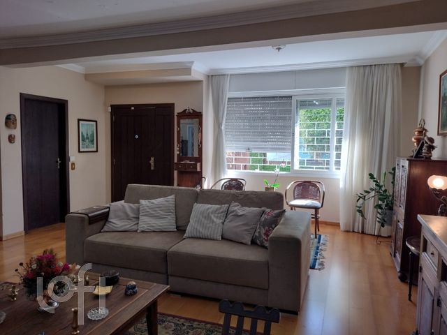 Casa com 372m², 5 dormitórios, 3 suítes, 3 vagas, Santana em Porto Alegre