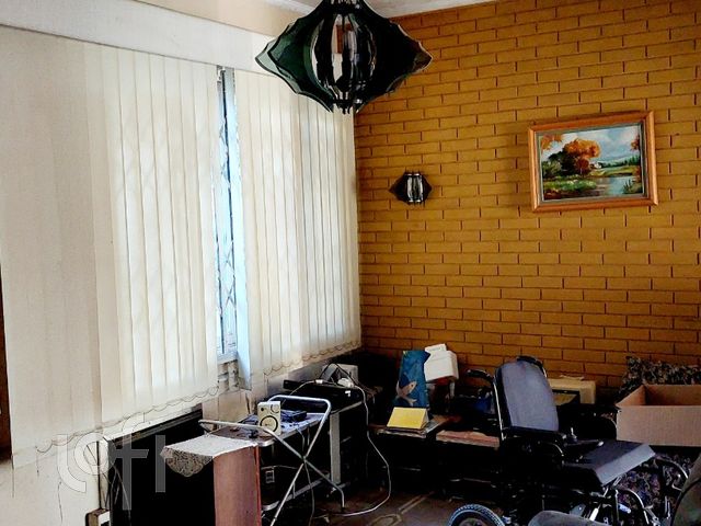 Casa com 220m², 3 dormitórios, 2 vagas, Petrópolis em Porto Alegre