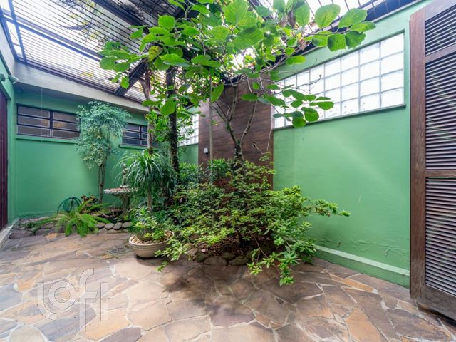 Casa com 290m², 3 dormitórios, 1 suíte, 1 vaga, Cristo Redentor em Porto Alegre