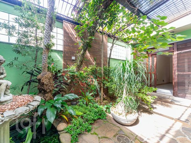 Casa com 290m², 3 dormitórios, 1 suíte, 1 vaga, Cristo Redentor em Porto Alegre