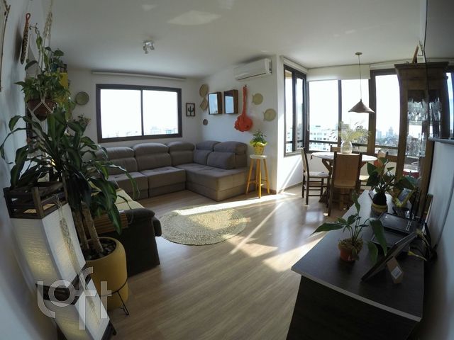 Apartamento com 70m², 2 dormitórios, 1 suíte, 2 vagas, Menino Deus em Porto Alegre