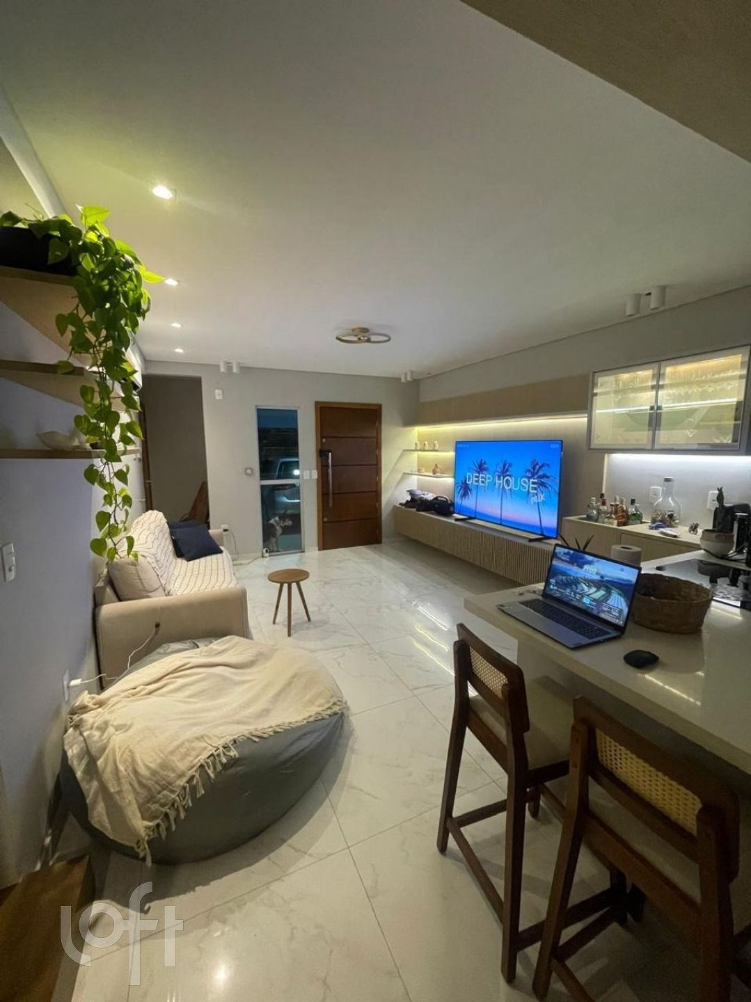 Casa à venda em Campeche Central com 137 m², 3 quartos, 1 suíte, 3 vagas