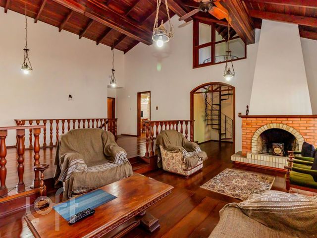 Casa com 284m², 4 dormitórios, 1 suíte, 5 vagas, Vila Ipiranga em Porto Alegre