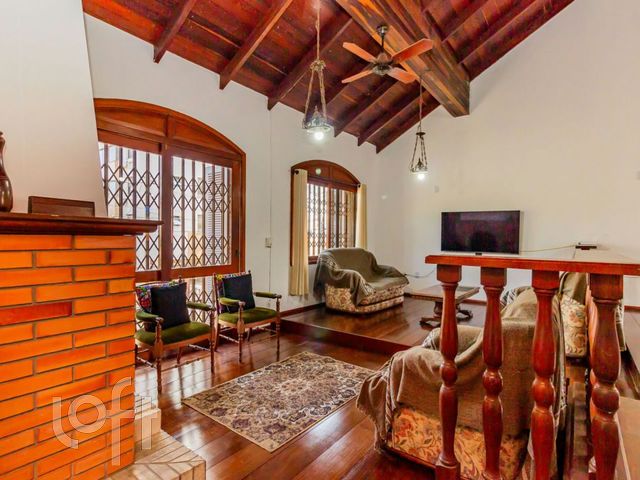 Casa com 284m², 4 dormitórios, 1 suíte, 5 vagas, Vila Ipiranga em Porto Alegre