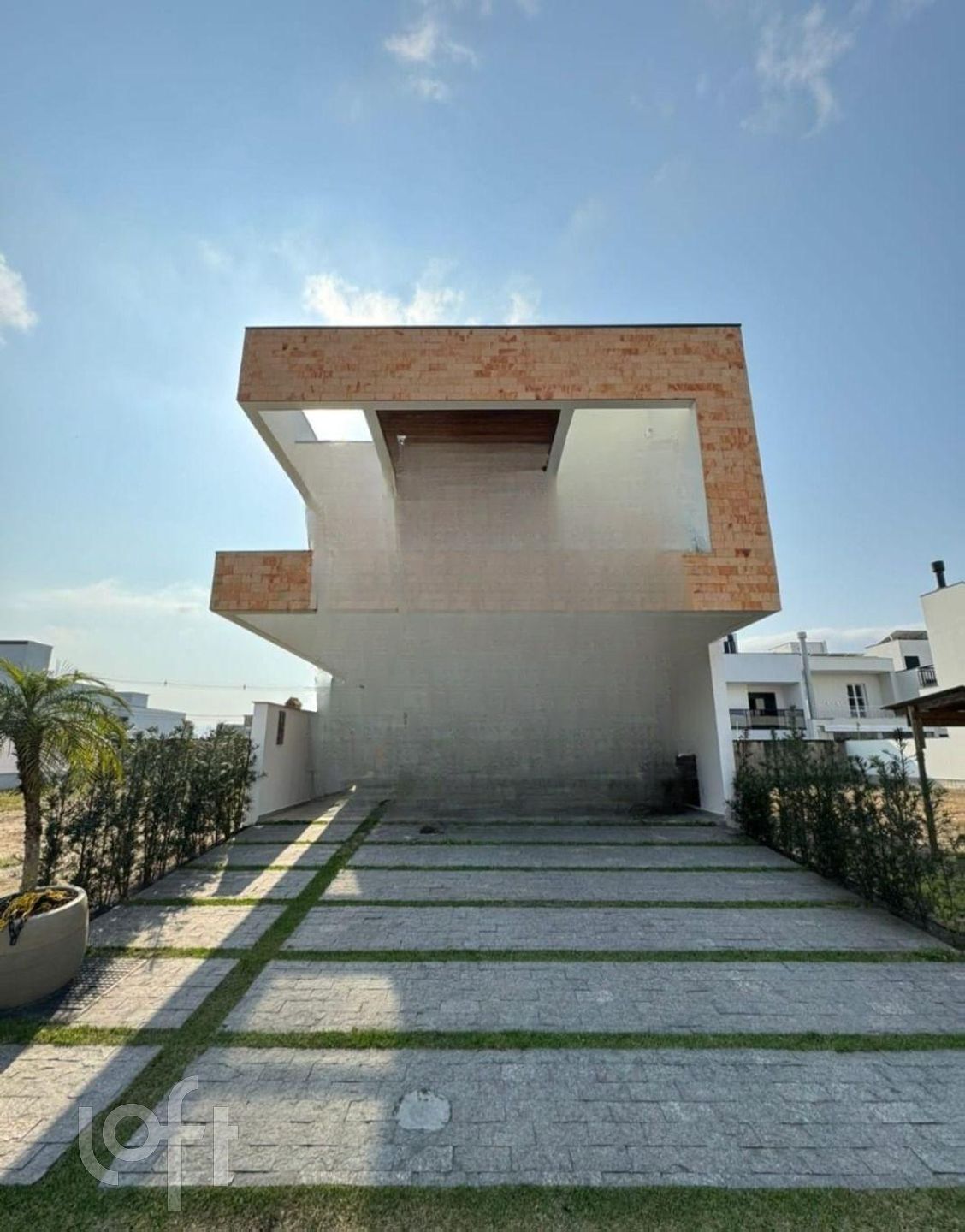 Casa Residencial com 192m², 3 quartos, 1 suíte, 4 garagens, no bairro Beira Rio em Biguaçu