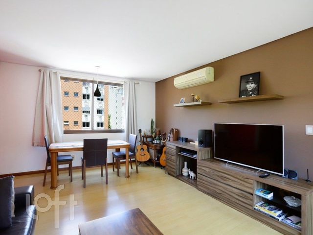 Apartamento com 96m², 3 dormitórios, 1 suíte, 2 vagas, Jardim Botânico em Porto Alegre