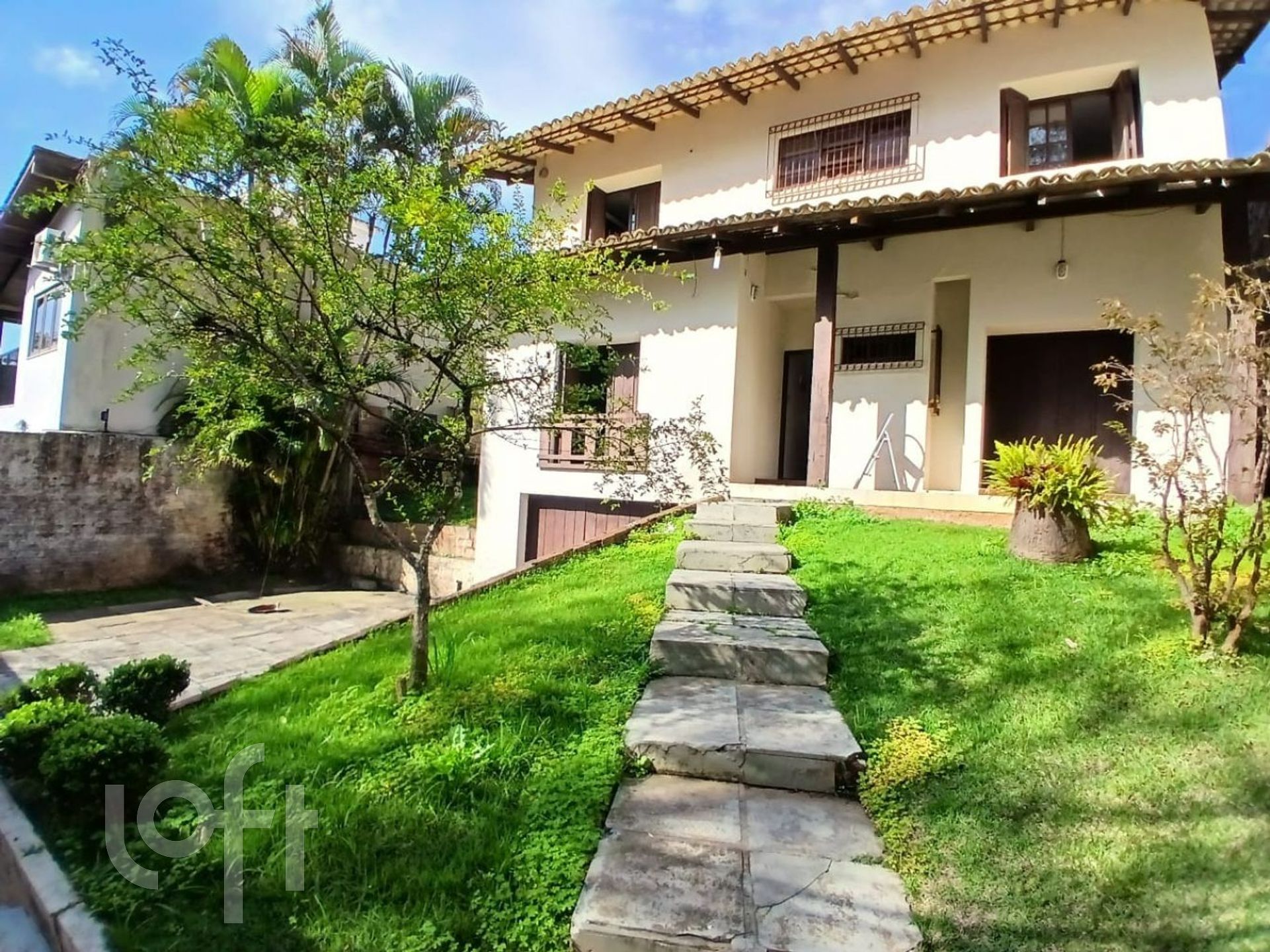 Casa Residencial com 350m², 4 quartos, 1 suíte, 4 garagens, no bairro Centro em Florianópolis