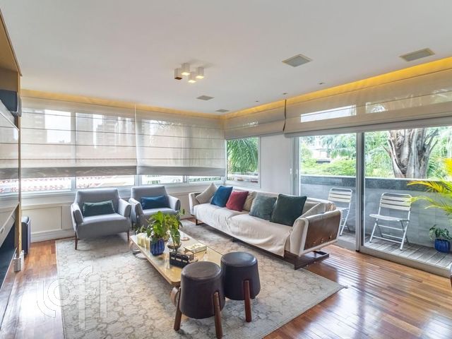 Apartamento com 139m², 3 dormitórios, 3 suítes, 3 vagas, Petrópolis em Porto Alegre