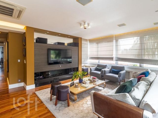 Apartamento com 139m², 3 dormitórios, 3 suítes, 3 vagas, Petrópolis em Porto Alegre