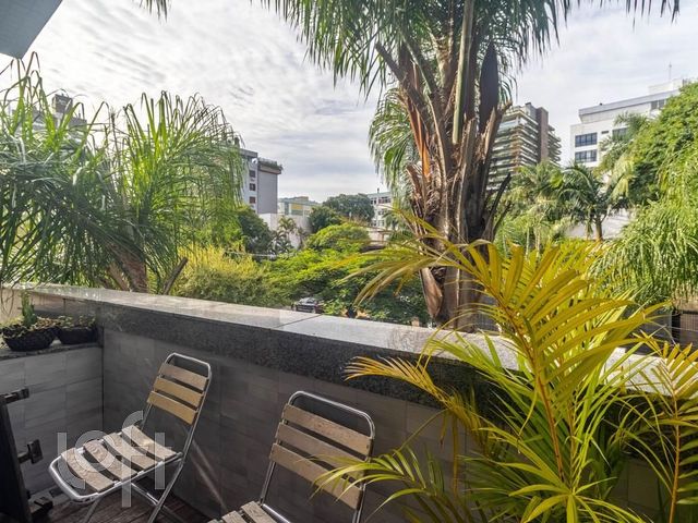 Apartamento com 139m², 3 dormitórios, 3 suítes, 3 vagas, Petrópolis em Porto Alegre