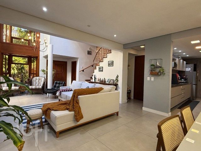 Casa em Condomínio com 324m², 3 dormitórios, 3 suítes, 2 vagas, Boa Vista em Porto Alegre