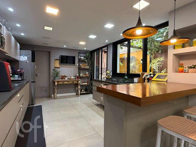Casa em Condomínio com 324m², 3 dormitórios, 3 suítes, 2 vagas, Boa Vista em Porto Alegre