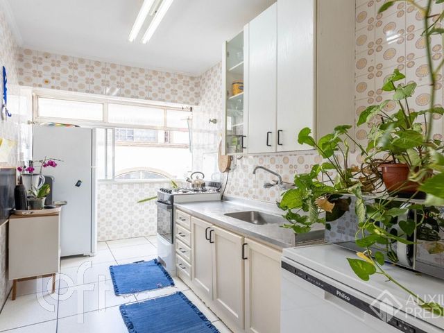 Apartamento com 74m², 2 dormitórios, 1 vaga, Auxiliadora em Porto Alegre