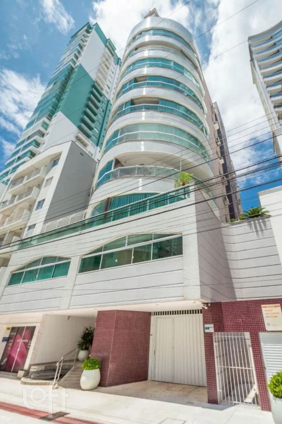 Apartamentos com 100m², 2 quartos, 2 suítes, 2 garagens, no bairro Centro em Balneário Camboriú