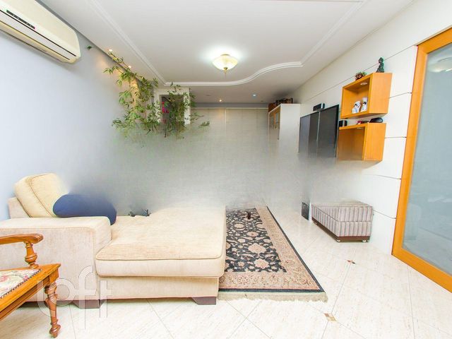 Apartamento com 105m², 3 dormitórios, 1 suíte, 2 vagas, Jardim Botânico em Porto Alegre