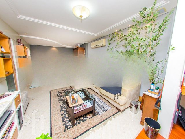 Apartamento com 105m², 3 dormitórios, 1 suíte, 2 vagas, Jardim Botânico em Porto Alegre