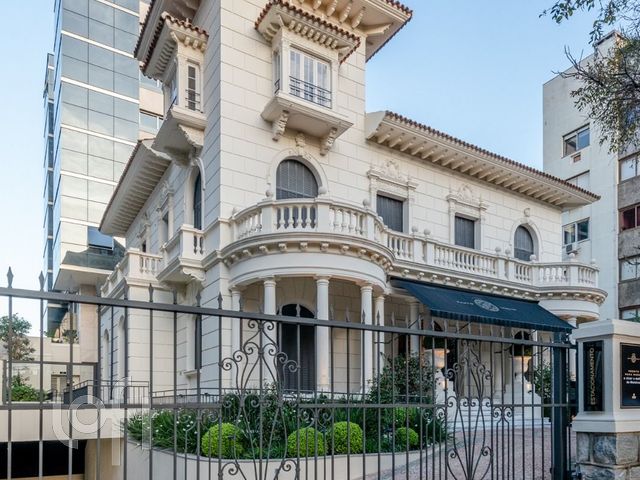 Apartamento com 84m², 2 dormitórios, 2 suítes, 2 vagas, Moinhos de Vento em Porto Alegre
