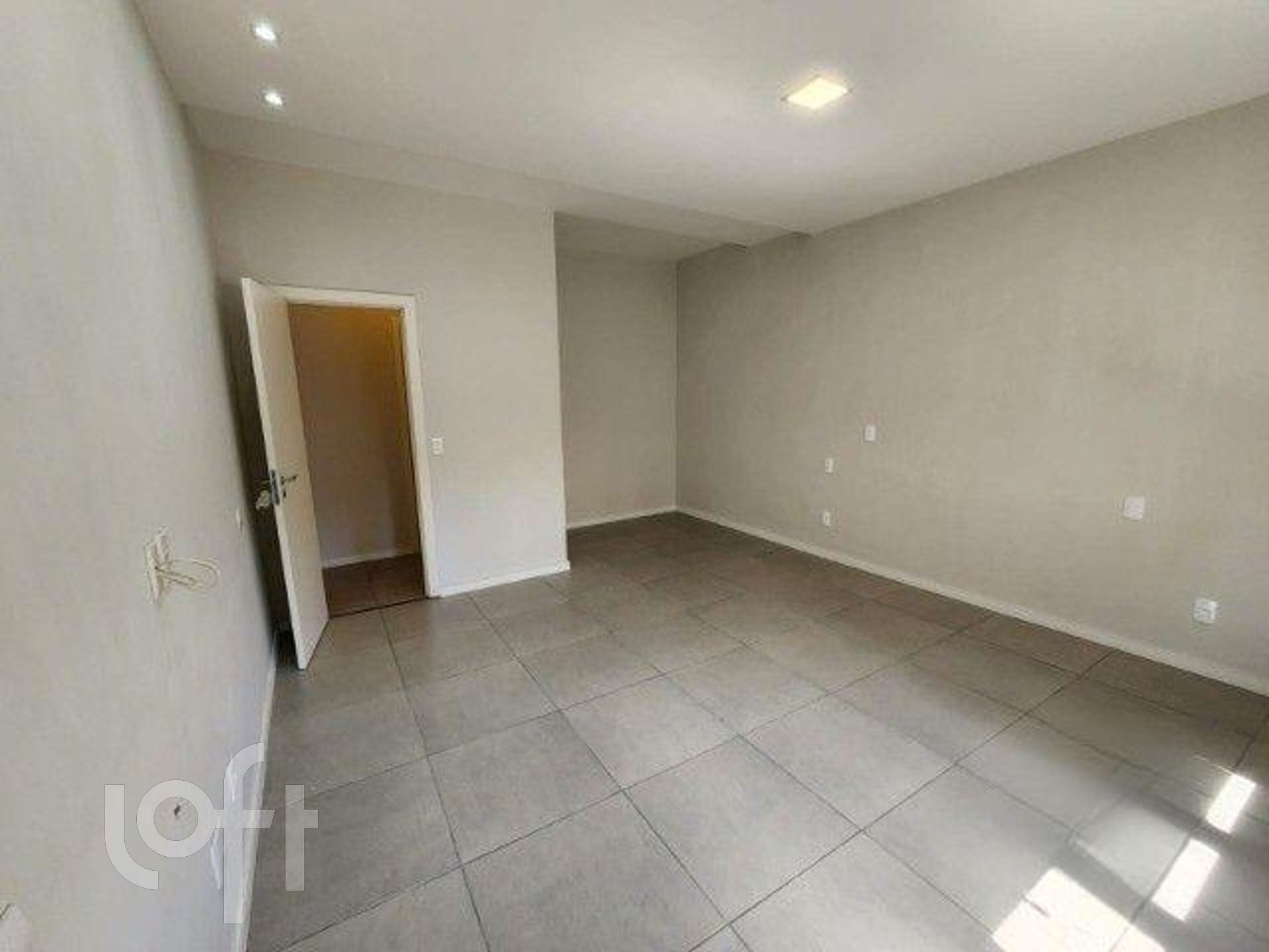 Apartamento à venda com 3 quartos, 110m² - Foto 2