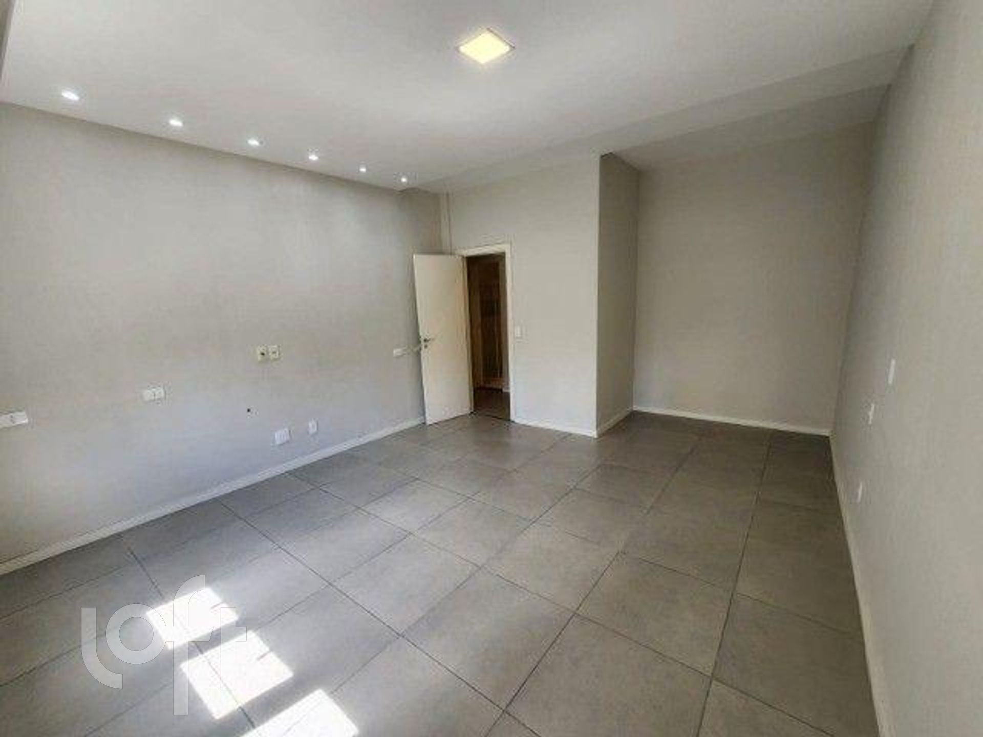 Apartamento à venda com 3 quartos, 110m² - Foto 1