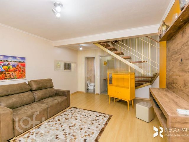 Casa com 84m², 2 dormitórios, 2 vagas no bairro Fátima em Canoas para Comprar