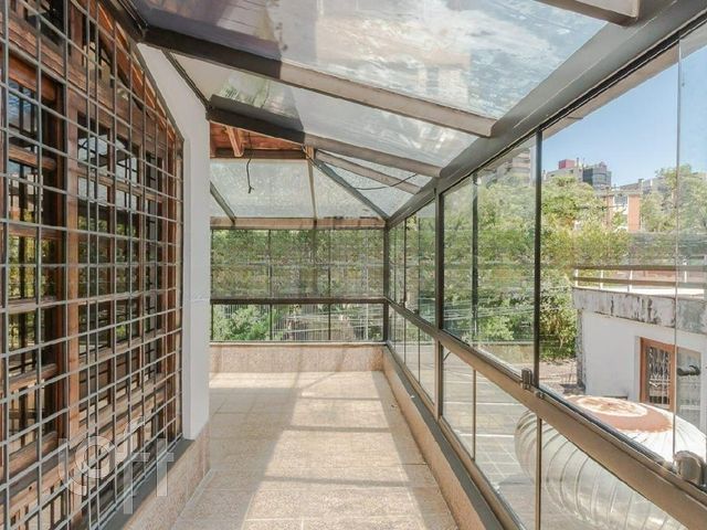 Casa com 307m², 3 dormitórios, 2 suítes, 5 vagas, Higienópolis em Porto Alegre