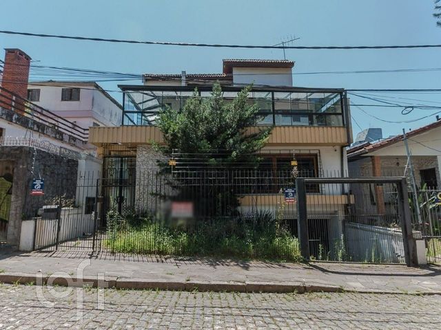 Casa com 307m², 3 dormitórios, 2 suítes, 5 vagas, Higienópolis em Porto Alegre