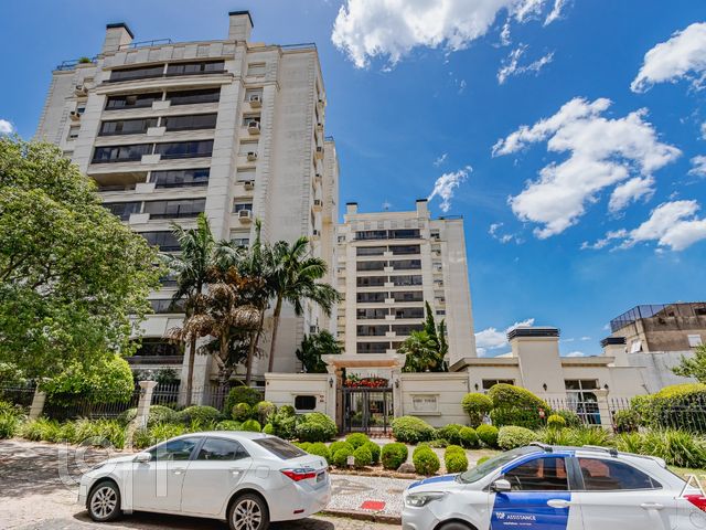 Apartamento com 235m², 3 dormitórios, 1 suíte, 3 vagas, Higienópolis em Porto Alegre