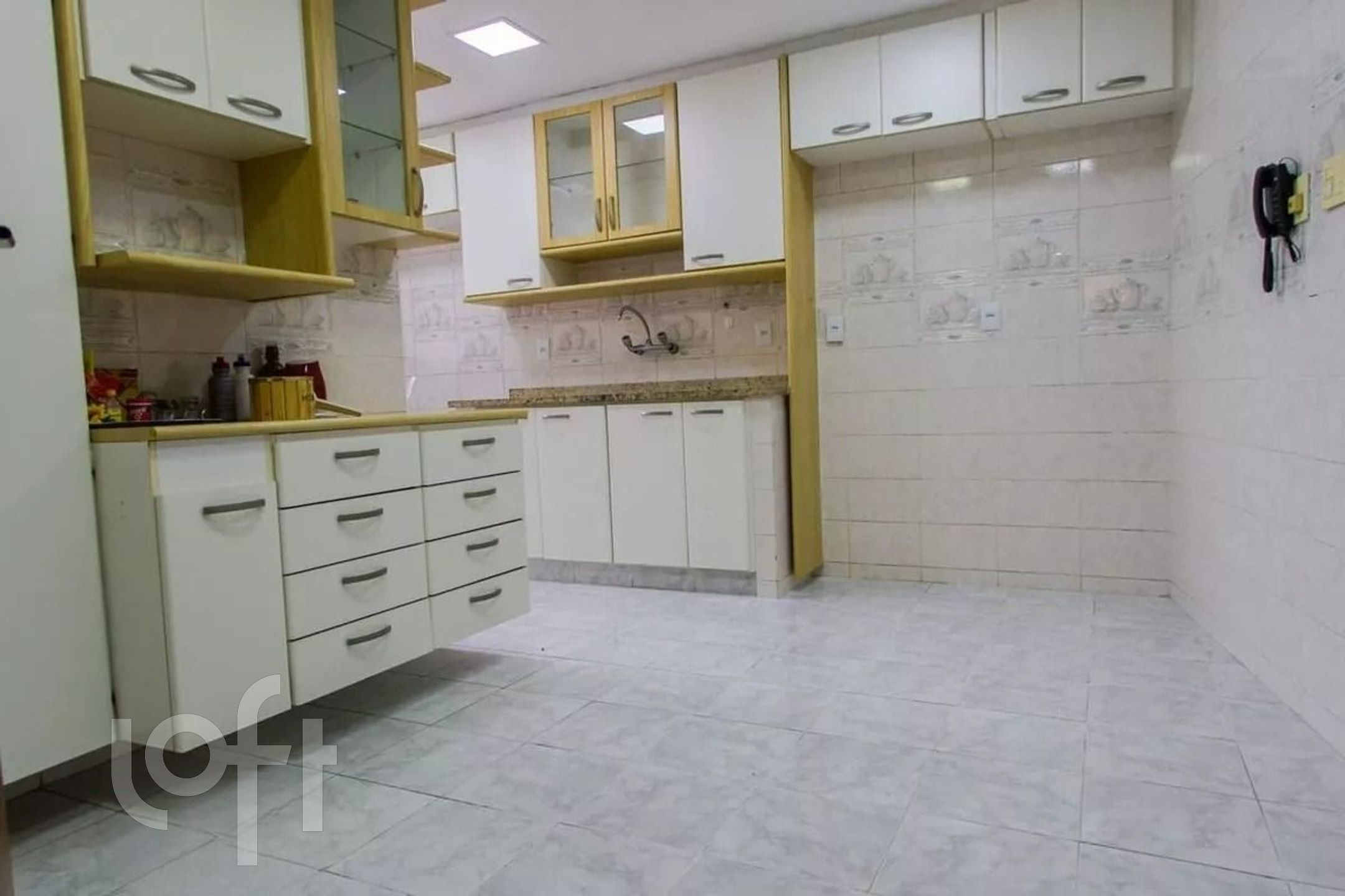 Apartamento à venda com 3 quartos, 130m² - Foto 2