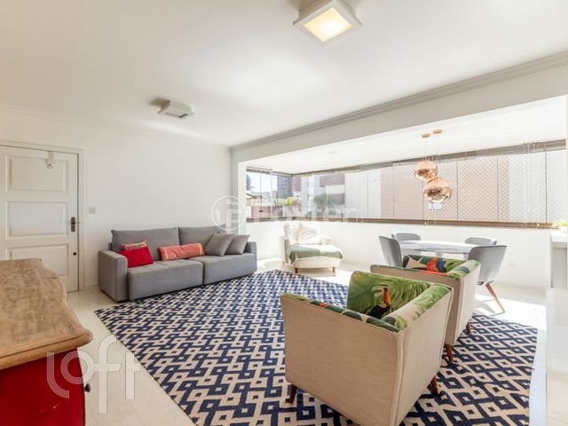 Apartamento com 105m², 2 dormitórios, 1 suíte, 2 vagas, Petrópolis em Porto Alegre