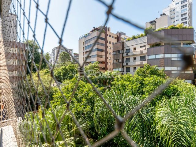 Apartamento com 105m², 2 dormitórios, 1 suíte, 2 vagas, Petrópolis em Porto Alegre