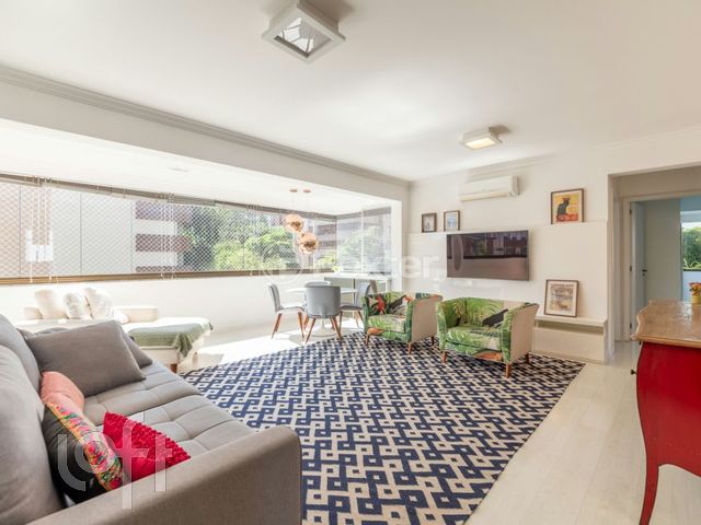 Apartamento com 105m², 2 dormitórios, 1 suíte, 2 vagas, Petrópolis em Porto Alegre