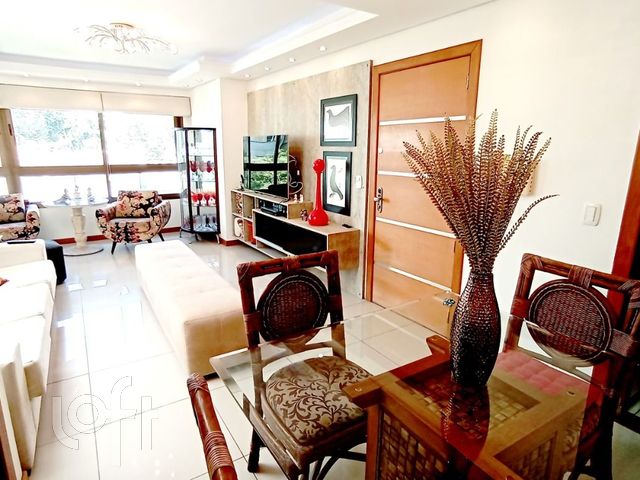 Apartamento com 95m², 2 dormitórios, 1 suíte, 1 vaga, Independência em Porto Alegre