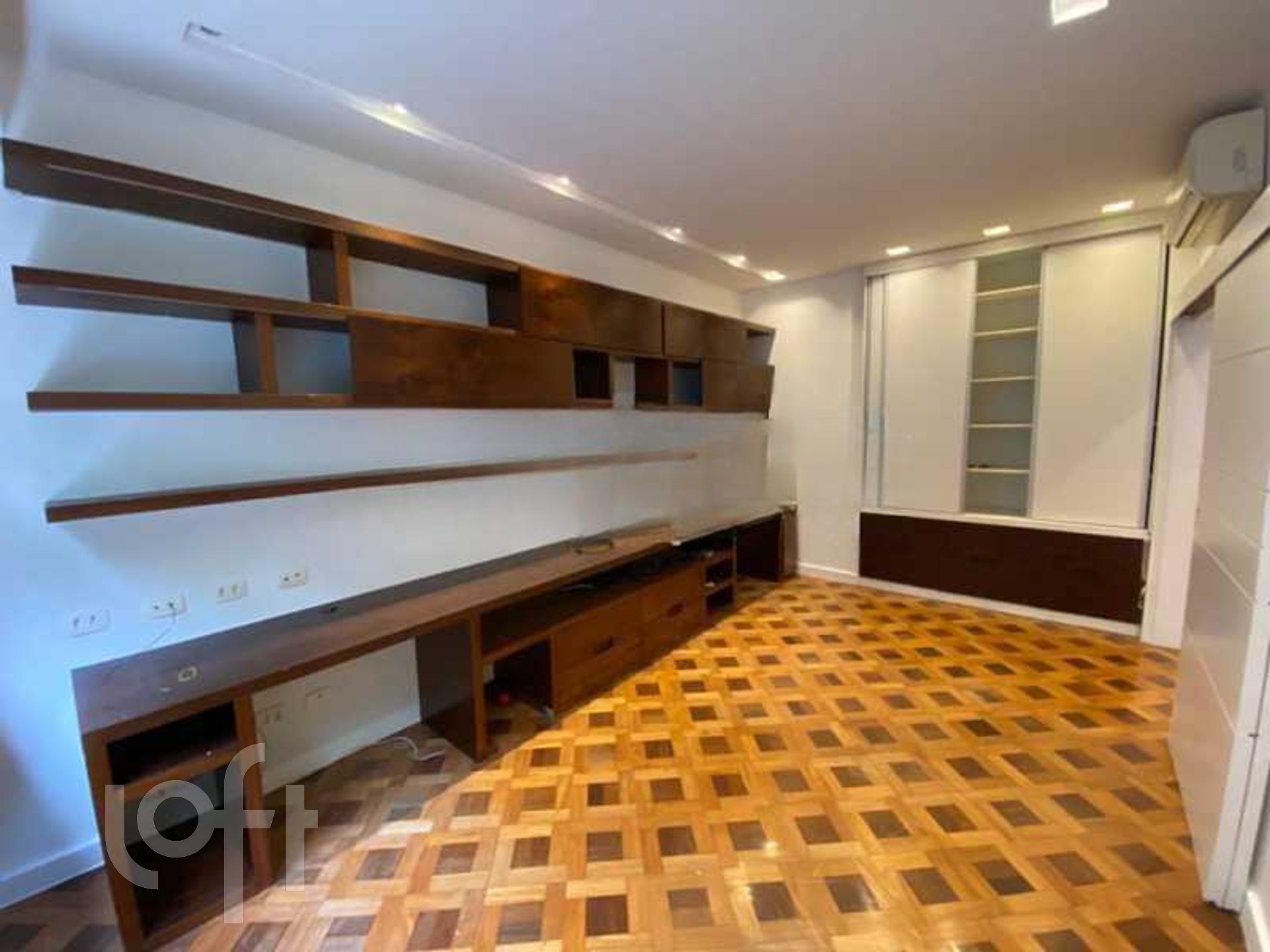 Apartamento à venda com 4 quartos, 215m² - Foto 4