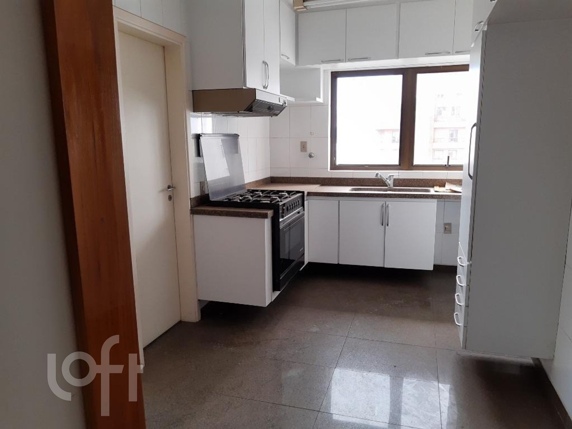 Apartamento à venda com 3 quartos, 228m² - Foto 5