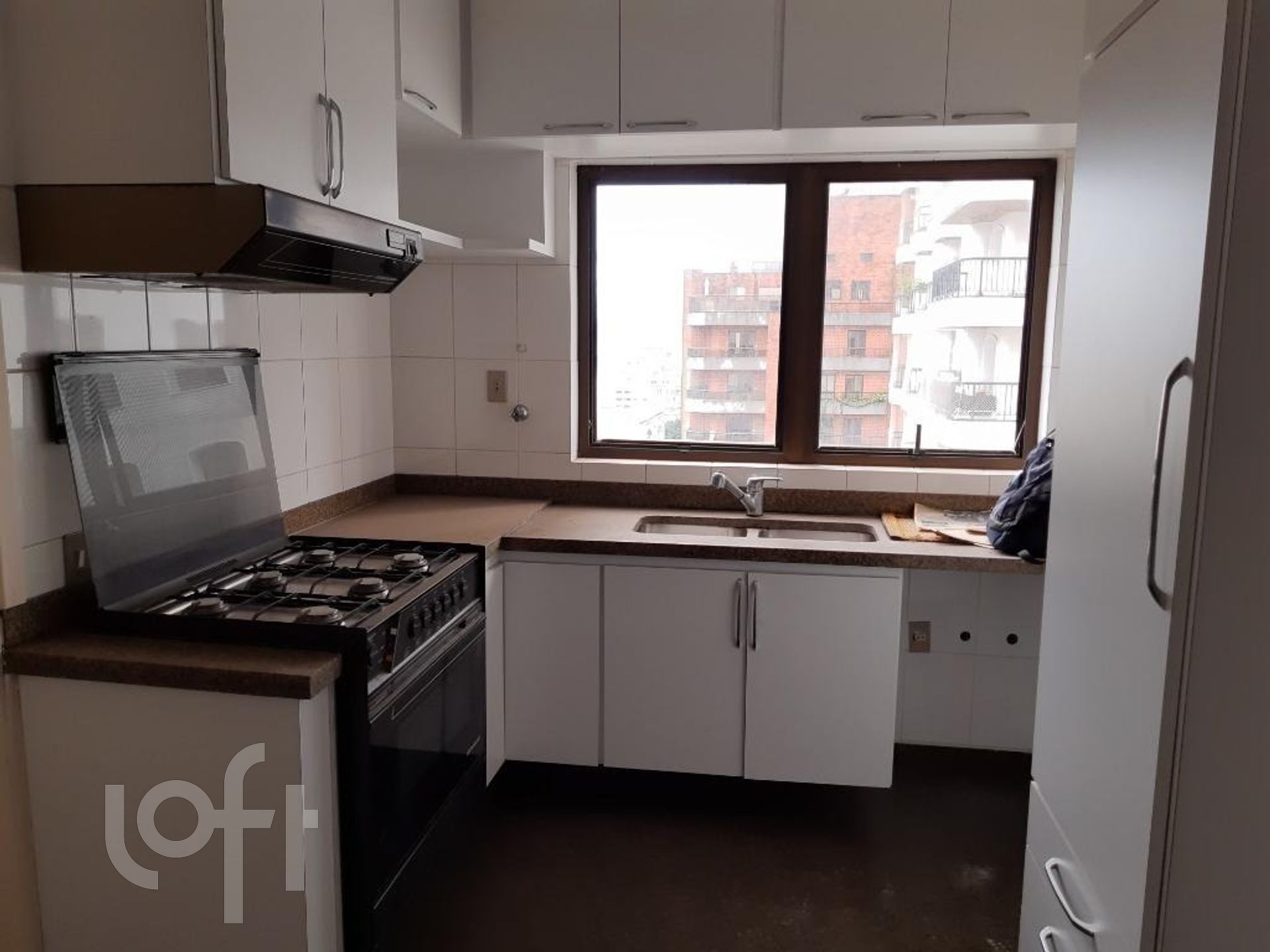 Apartamento à venda com 3 quartos, 228m² - Foto 6