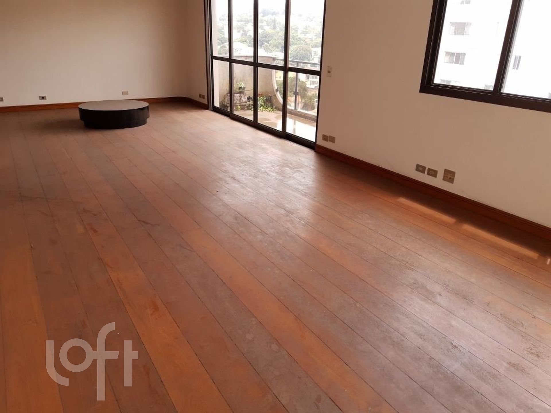 Apartamento à venda com 3 quartos, 228m² - Foto 2