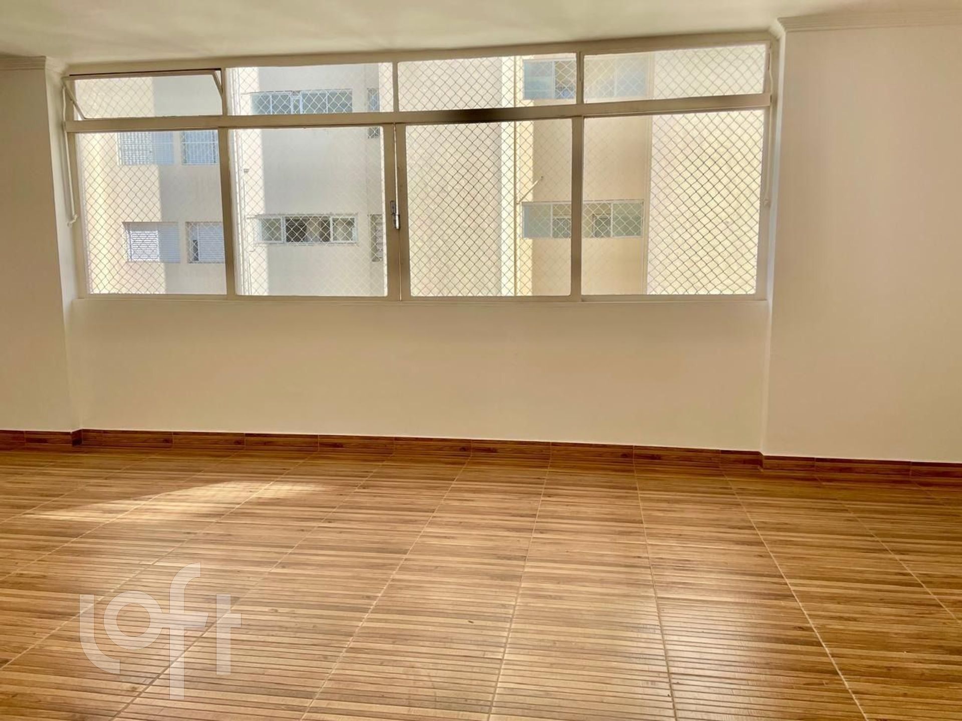 Apartamento à venda com 3 quartos, 160m² - Foto 2