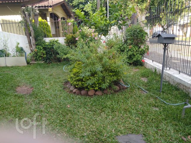 Casa com 130m², 4 dormitórios, 5 vagas, Santana em Porto Alegre