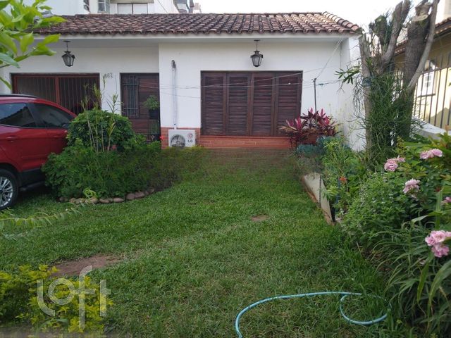 Casa com 130m², 4 dormitórios, 5 vagas, Santana em Porto Alegre
