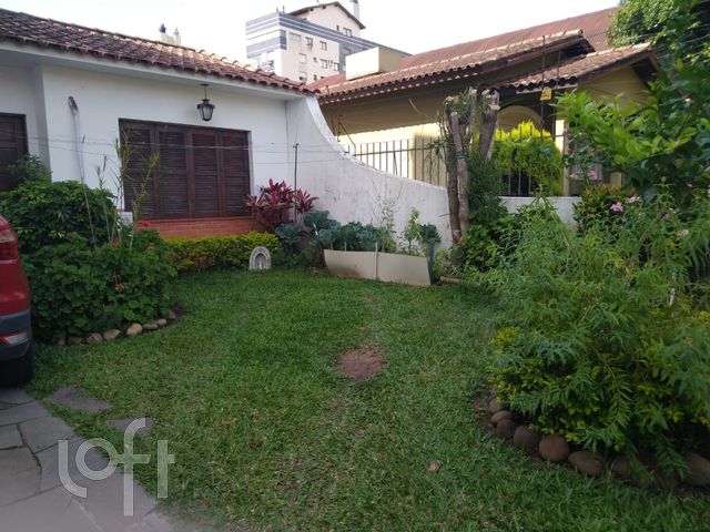 Casa com 130m², 4 dormitórios, 5 vagas, Santana em Porto Alegre