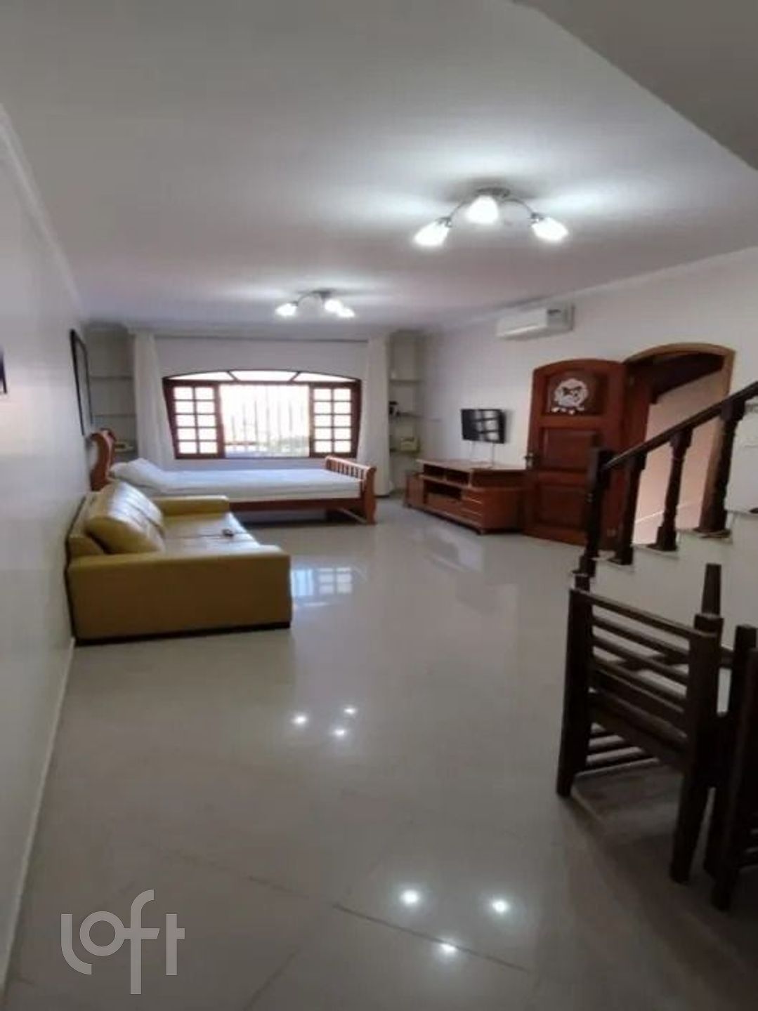 Casa à venda com 3 quartos, 200m² - Foto 1