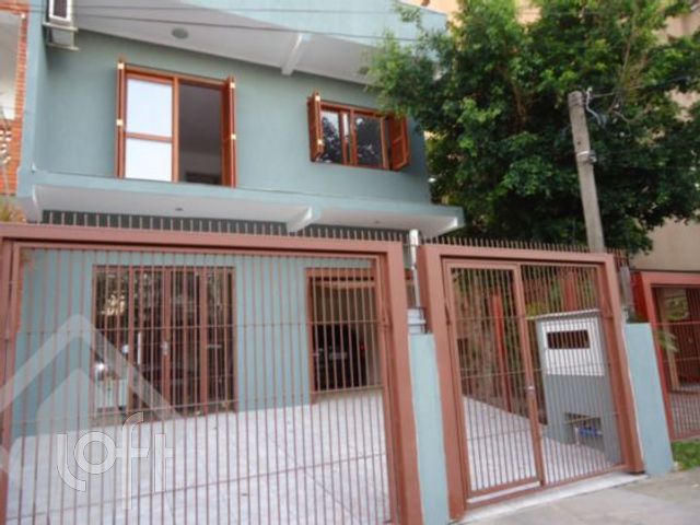 Casa com 330m², 4 dormitórios, 1 suíte, 3 vagas, Santana em Porto Alegre